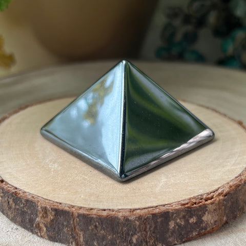 Hematite Pyramid - Protection & Connection
