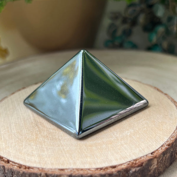 Hematite Pyramid - Protection & Connection